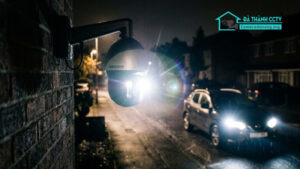 Camera bị lóa sáng ban đêm khi có đèn xe chiếu vào-0