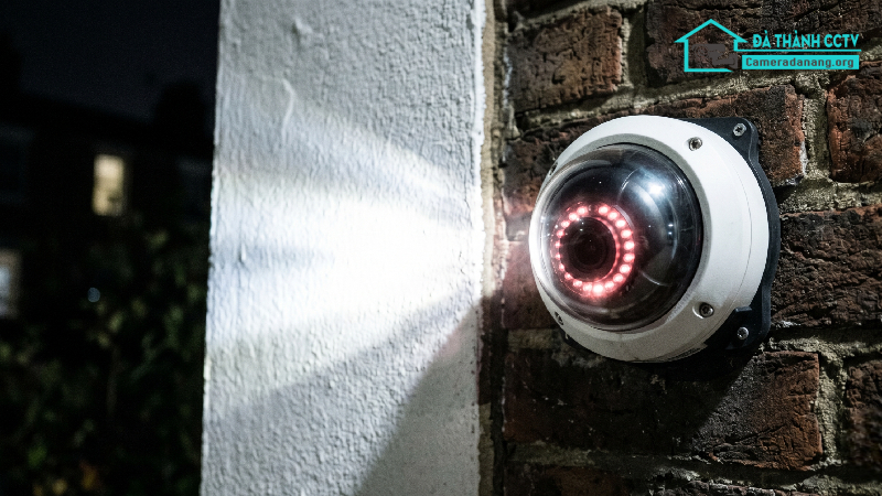 Camera bị lóa sáng ban đêm xử lý ra sao-1